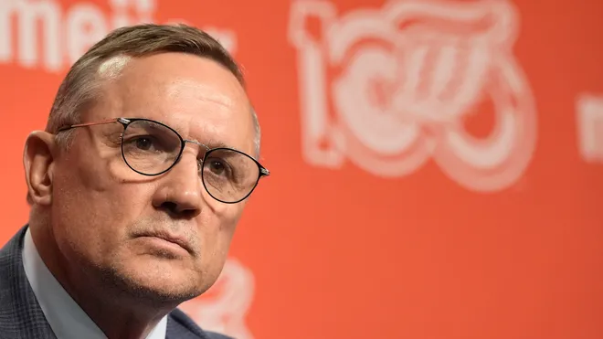 Steve Yzerman Steps Down as Detroit Red Wings GM