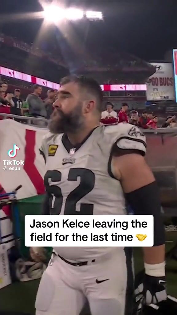 Jason Kelce's last walk off the field