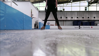 How To Figure Skate ❤ Beginner Moves & Tips
