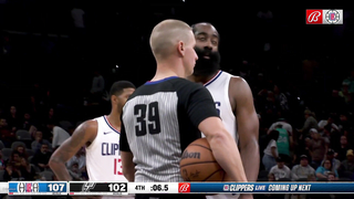 I've never seen an NBA coach do this...