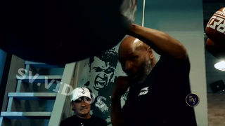 Mike Tyson - RARE Training on The HEAVY BAG [HD]