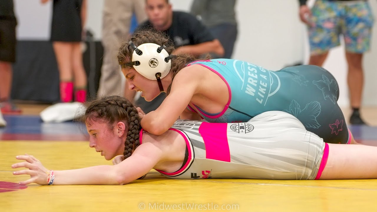 49 kg Girls Freestyle – Sara McLaughlin {B} of IL Cornstars Black vs. Charlie Jones {R} of WOW South