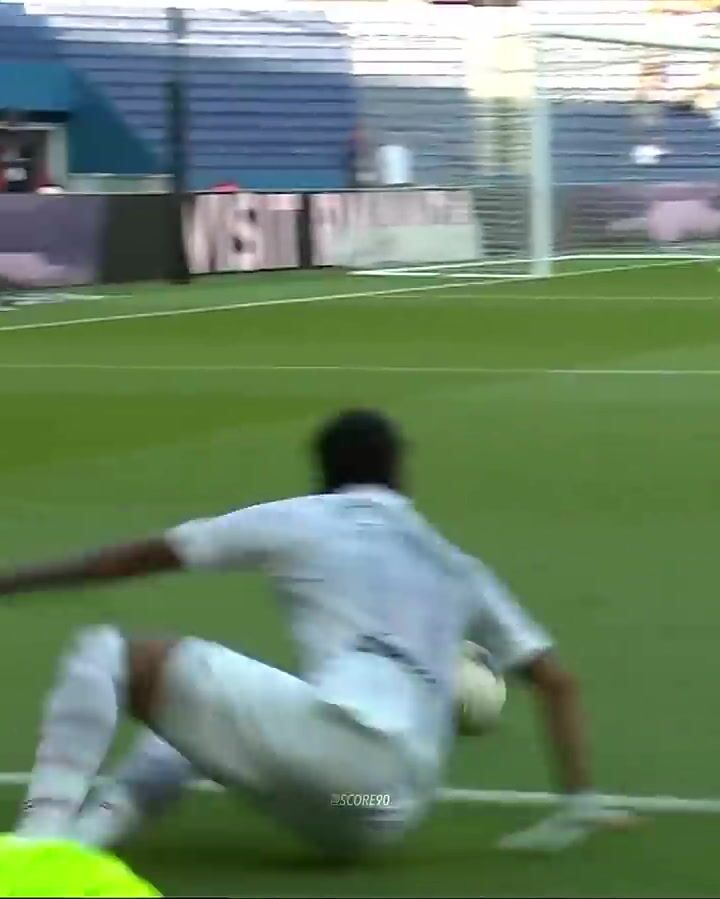 Neymar is so Skilled its crazy!