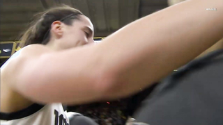 Caitlin Clark Makes History: Breaks NCAAW All-Time Scoring Record with Logo 3! | #4 Iowa Hawkeyes vs Michigan