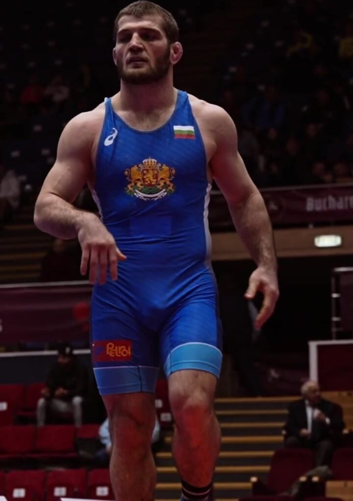 Magomed Ramazanov Dominates with a Swift Fall in Breathtaking Match