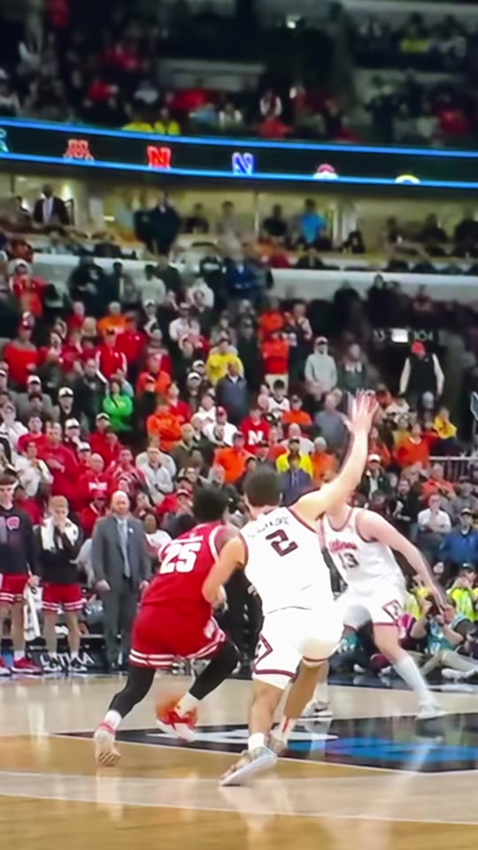 Illinois vs Wisconsin controversy as Wisconsin receives several quest...