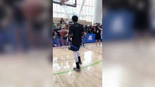 Kyrie Irving Teaches the Art of the Crossover ??
