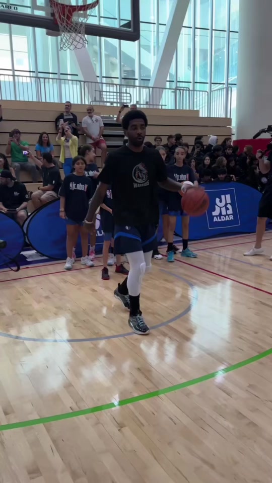 Kyrie Irving Teaches the Art of the Crossover 🧠🔥