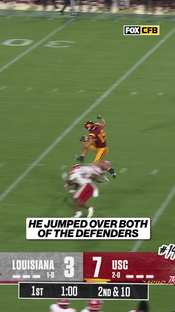 @USC Football 's Mark Bowman hurdled TWO defenders #collegefootba...