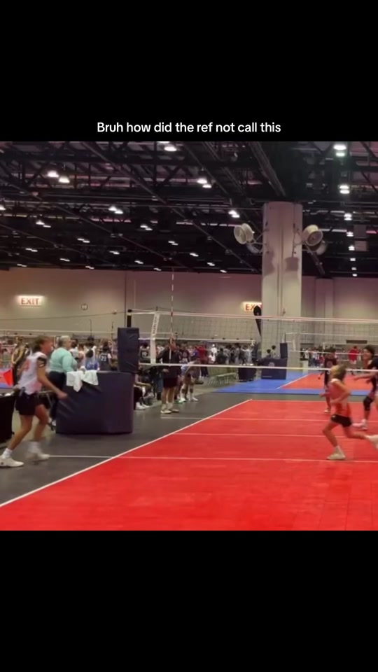 Double, lift, and carry all in one #foryou #badrefs #volleyball #fyp