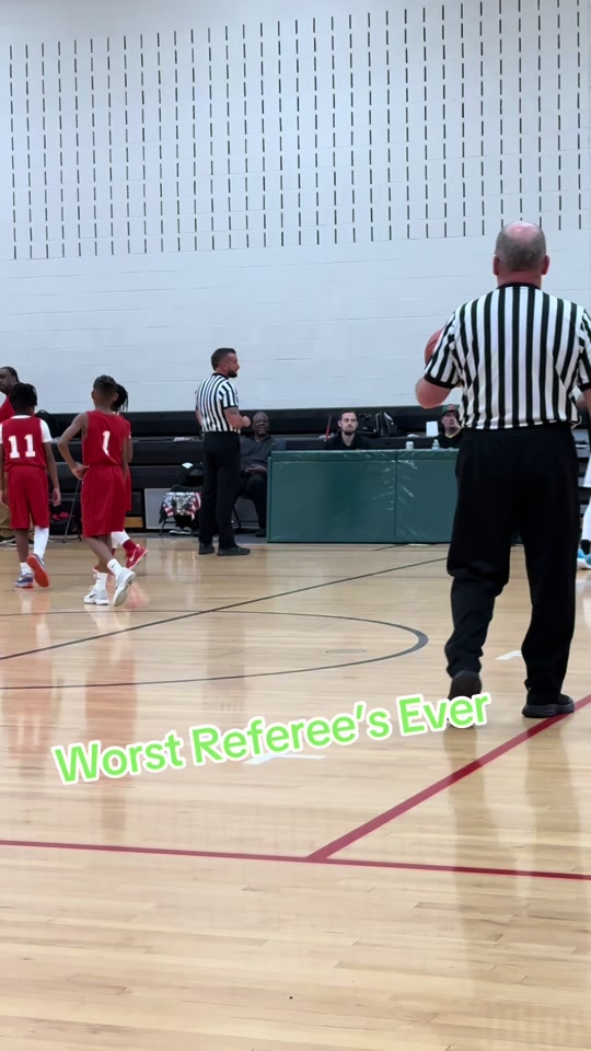 Worst set of referees I’ve ever seen‍ Do y’all know them? #badref...