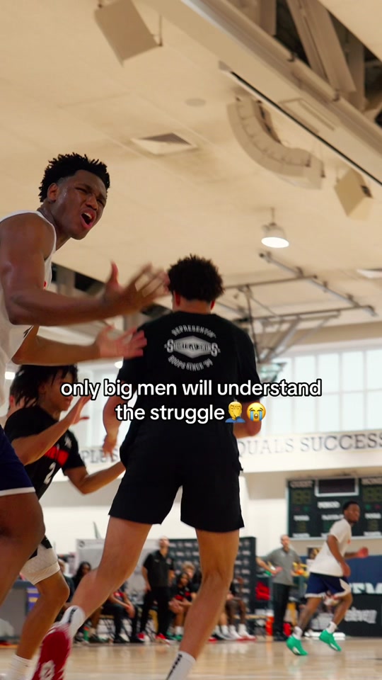 Swear bro was getting hacked the whole game #basketball #hack #funny...