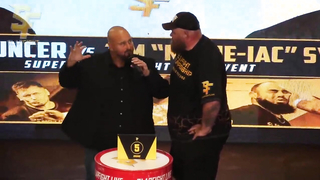 Tim ‘the Maine-iac’ Sylvia vs ‘the Bouncer’ at SlapFIGHT Championship!