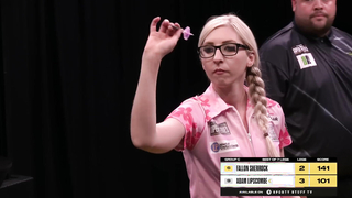 NINE-DARTER - First woman to hit perfect leg on TV