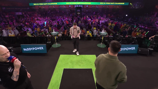 Behzinga vs Elliot Hackney! Nine-dart challenge