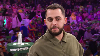 Behzinga vs Elliot Hackney! Nine-dart challenge