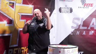 'Shamokin Thunder Clap' vs 'the Guardian' at SlapFIGHT