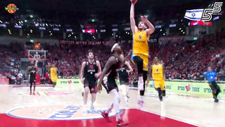 Made the difference: Roman Sorokin's aerial celebration in the Clasico