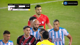 Cerro advanced to the quarter-finals after winning on penalties. Cerro 1 (3) - Fénix 1 (2) - Copa Uruguay - 2023"