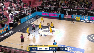 In Flamengo's victory over Bauru in the Super 8 Cup, forward/center Gabriel Jaú delivered a historic performance. Not only did he score a career-high, but he also achieved the highest individual score in Super 8 Cup history, matching Davaunta Thomas' rec