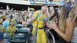 Hunter Pence Steals Show for The Savannah Bananas