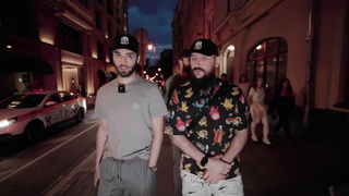 The guys are tearing up the patriots! People's reaction to the field!