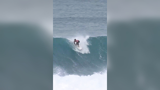 Kanoa Igarashi's Sunset Victory: Clear Vision at 20/20, Defeats Oahu's Own in Quarters