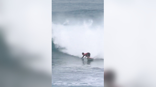 Kanoa Igarashi's Sunset Victory: Clear Vision at 20/20, Defeats Oahu's Own in Quarters