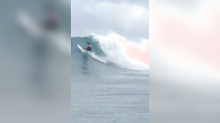 Kanoa Igarashi's Sunset Victory: Clear Vision at 20/20, Defeats Oahu's Own in Quarters