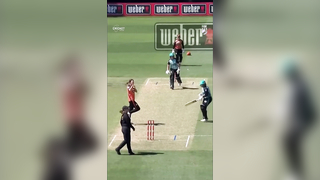 "Unbelievable! Grace Harris Smashes a Six with a Broken Bat WBBL09