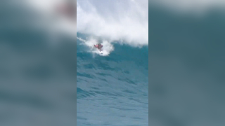 Molly Picklum's Spectacular 9.67 Snap to Free-Fall! Historic Turn in Women's Sunset Beach Surfing!