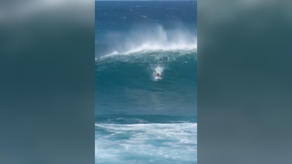 Molly Picklum's Spectacular 9.67 Snap to Free-Fall! Historic Turn in Women's Sunset Beach Surfing!