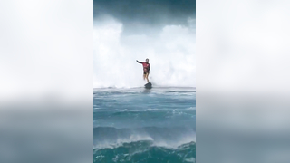 Molly Picklum's Spectacular 9.67 Snap to Free-Fall! Historic Turn in Women's Sunset Beach Surfing!