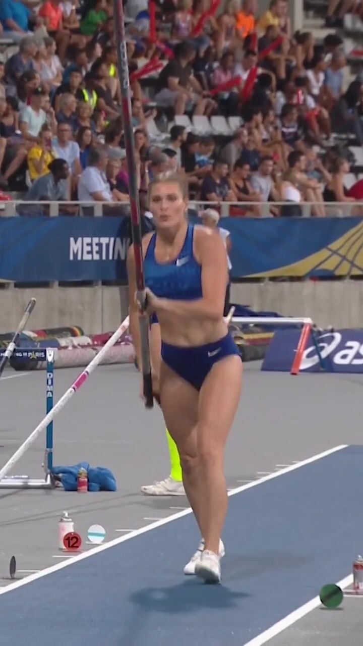 Incredible Reaction from Female Pole Vaulter! #DiamondLeague #ParisDL #Record #Shorts