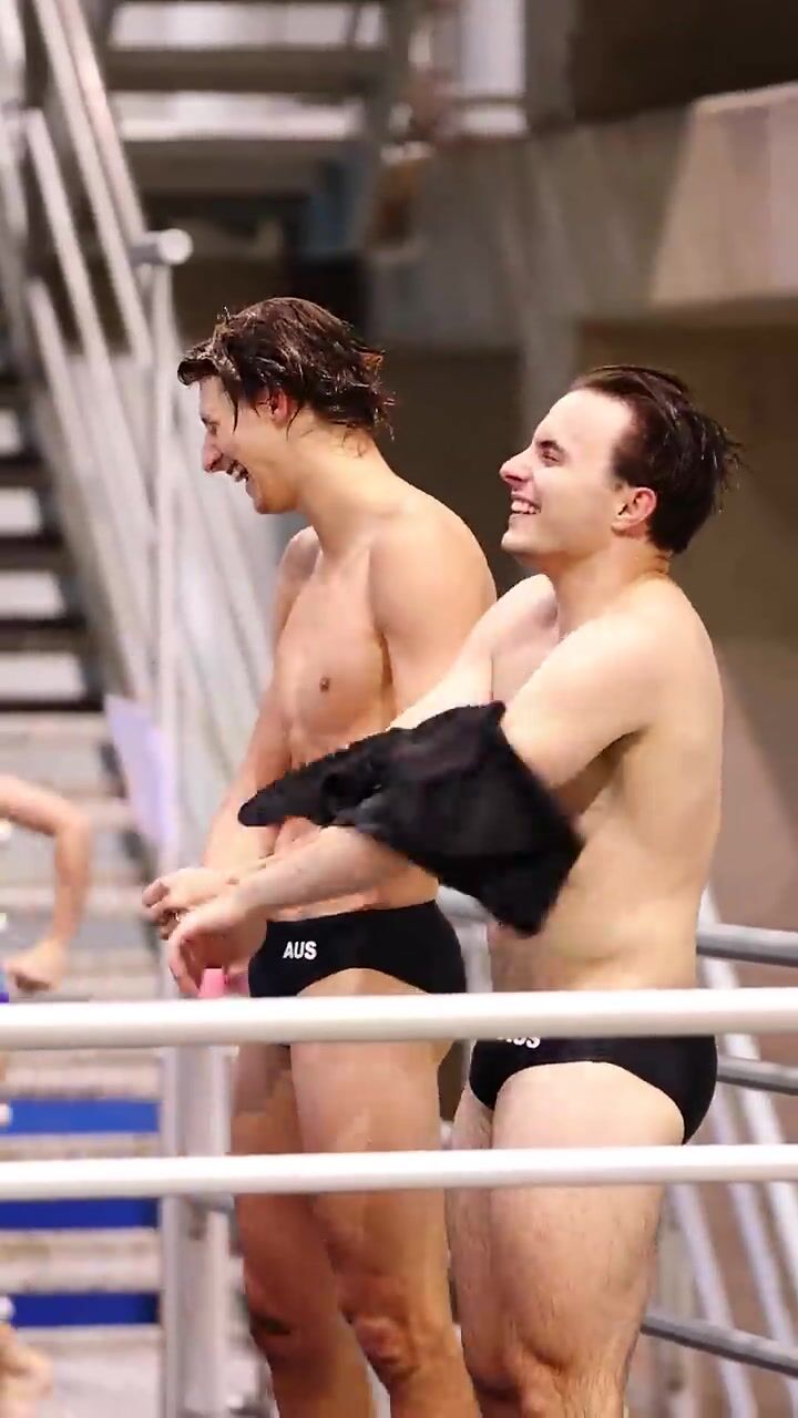 Mesmerizing Men's Synchronized Springboard Diving Duos