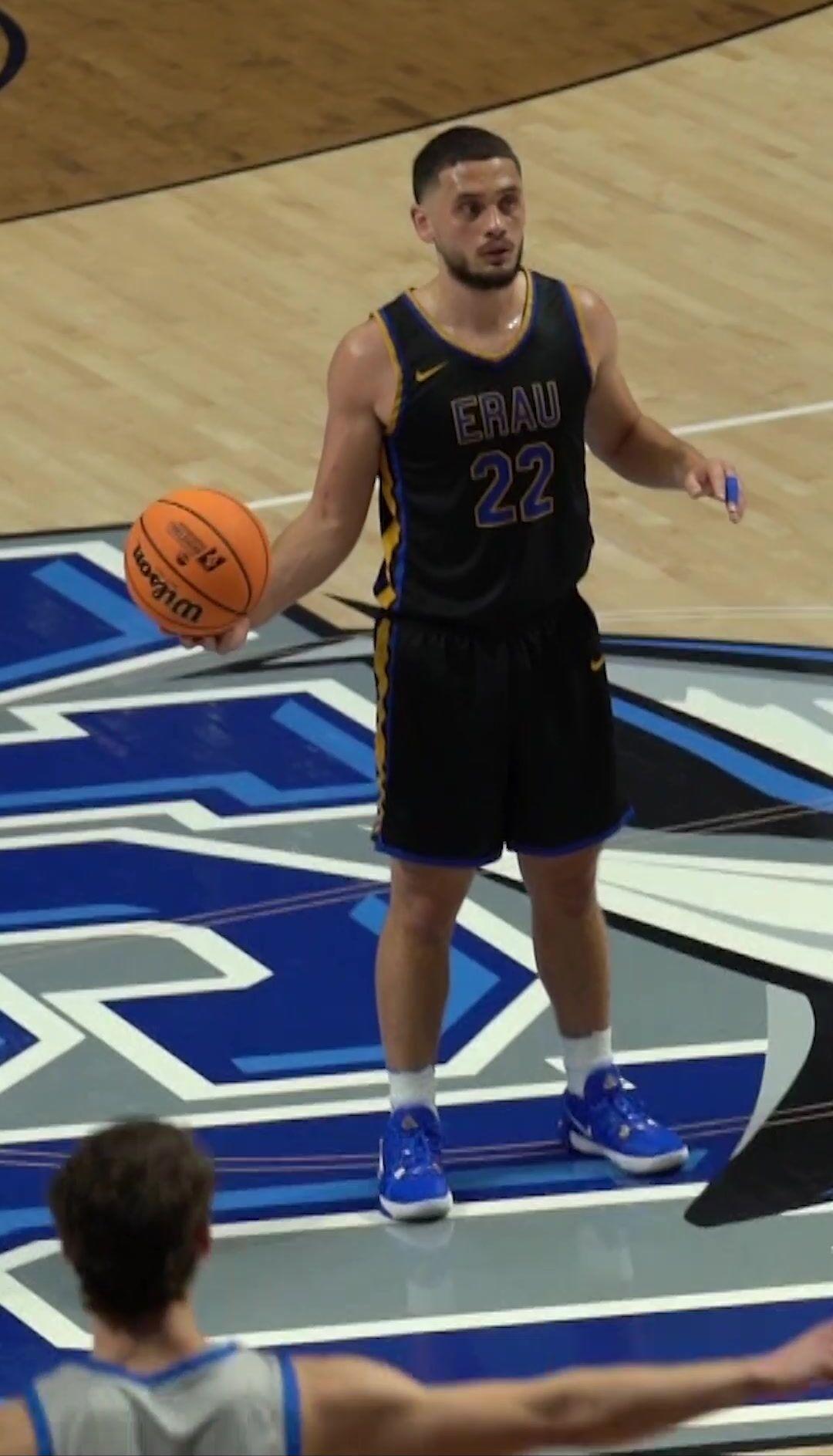 Malcolm Whitlow's Three-Point Barrage Leads to Division 2 Championship Opener Victory against Alabama Huntsville