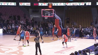 Zhou Yixiang won't give up, home court 1.5 seconds buzzer-beater three-pointer reverses the game｜Match Day Highlights