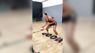 Liz Cambage handles are getting CRAZY !!! #shorts