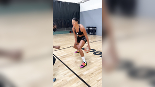 Liz Cambage handles are getting CRAZY !!! #shorts