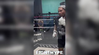 GERVONTA DAVIS FIRST RYAN GARCIA SPARRING LOOK; SIZES UP HOW TO GET INSIDE ON TALLER ELIJAH FLORES