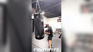 RYAN GARCIA SHOWS NEW & IMPROVED KNOCKOUT SHOT; RIPS HEAVY BAG WITH DERRICK JAMES TECHNIQUE CHANGE