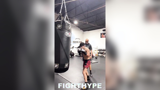 RYAN GARCIA SHOWS NEW & IMPROVED KNOCKOUT SHOT; RIPS HEAVY BAG WITH DERRICK JAMES TECHNIQUE CHANGE