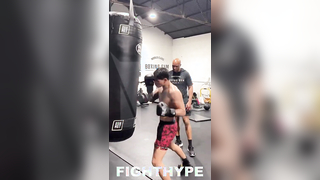 RYAN GARCIA SHOWS NEW & IMPROVED KNOCKOUT SHOT; RIPS HEAVY BAG WITH DERRICK JAMES TECHNIQUE CHANGE