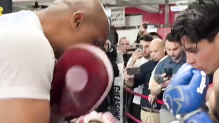 Floyd Mayweather BRUTALLY DEMANDS Devin Haney To FIRE His Dad