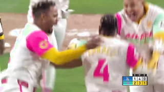Luis Arraez WALKS IT OFF in his FIRST home game as a Padre!