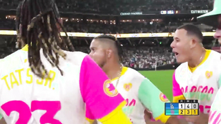 Luis Arraez WALKS IT OFF in his FIRST home game as a Padre!