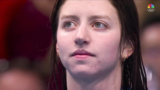 Kate Douglass takes in 'The Star-Spangled Banner' after 200m breaststroke gold | Paris Olympics