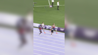 WOW. A STUNNING upset in the men’s 1500m as AMERICAN COLE HOCKER takes gold! #ParisOlympics #colehocker #usatf #teamusa #oregonducks #trackandfield #1500m