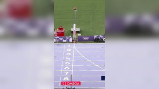 WOW. A STUNNING upset in the men’s 1500m as AMERICAN COLE HOCKER takes gold! #ParisOlympics #colehocker #usatf #teamusa #oregonducks #trackandfield #1500m