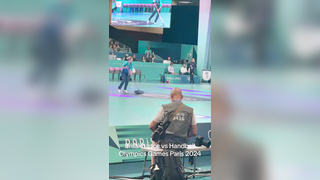 Alors on #Danse #breakdance vs #handball #paris2024 #paris #olympics #jo #france well done to all #okympic #volunteers and #breakdancing #dancers : @Martina Mattioli @DjVerukka @Stromae